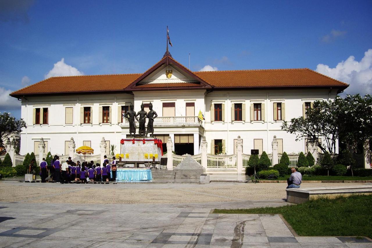 Oyo 677 Le Loftel Hostel Čiang Mai Exteriér fotografie