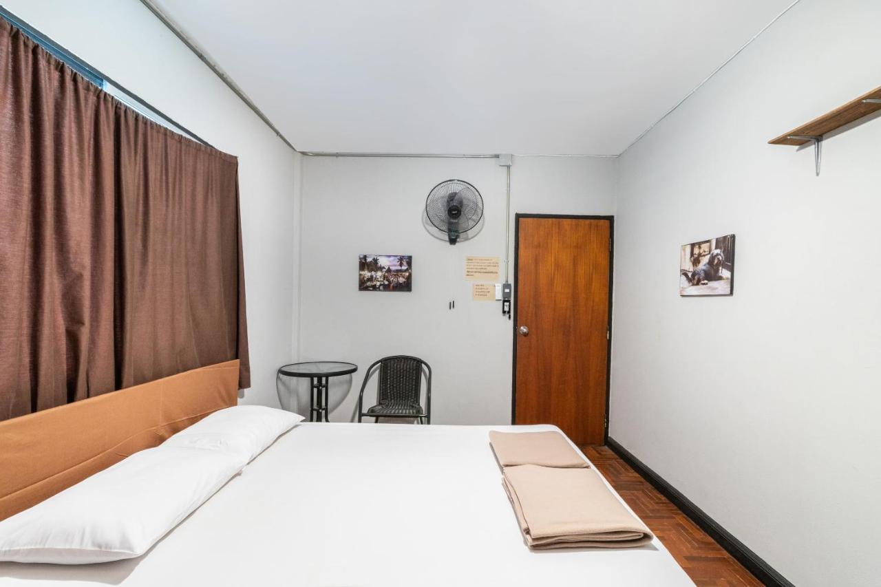 Oyo 677 Le Loftel Hostel Čiang Mai Exteriér fotografie